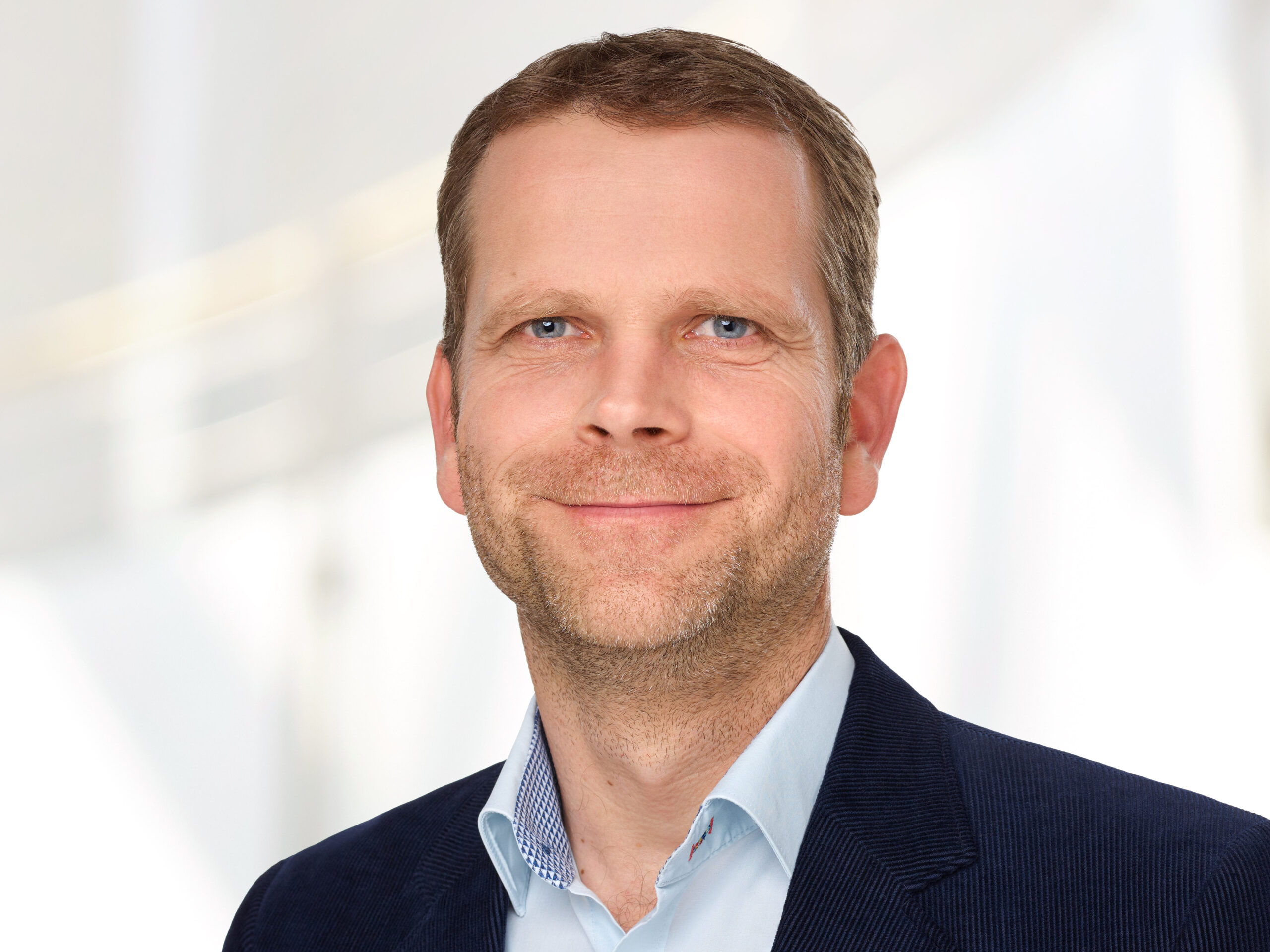 20240514 theen christoph frenkel 2 hintergrund