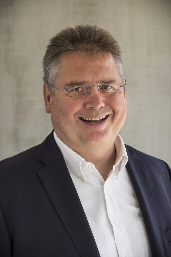 Herr josef bayer 6504